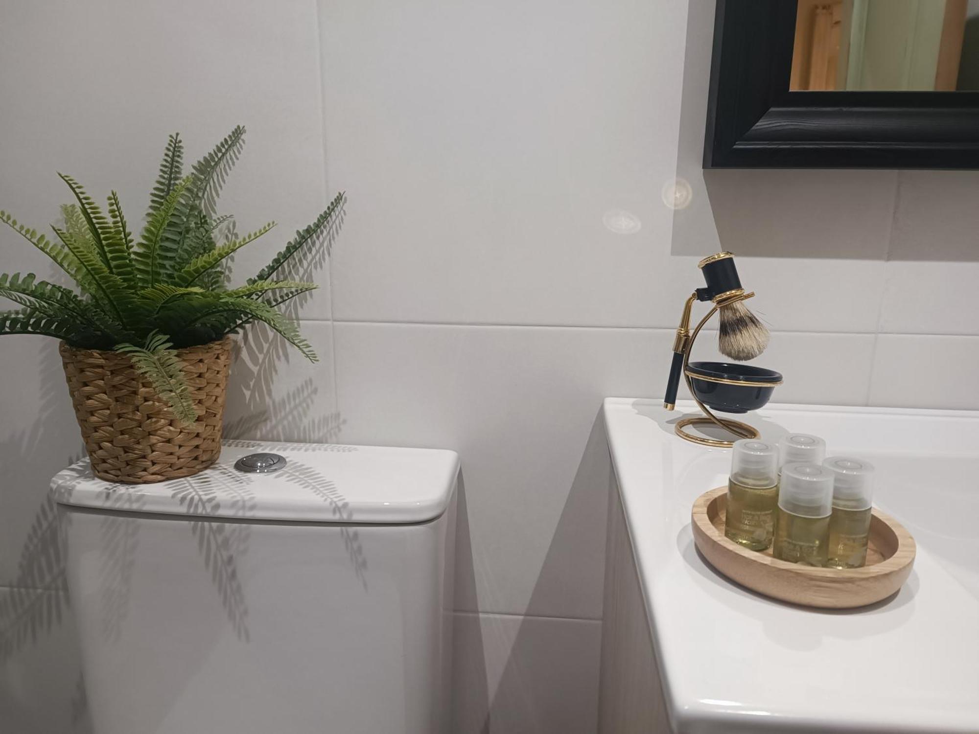 Como Una Casa De Campo En La Ciudad, Con Patio -Parking Gratis ヒホン エクステリア 写真